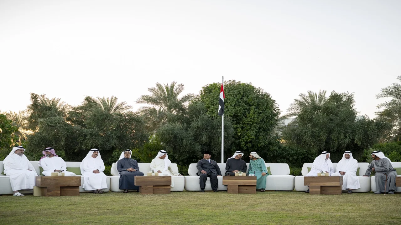 الشيخ محمد بن زايد يجتمع بحكام الإمارات على مائدة إفطار رمضانية في أبوظبي